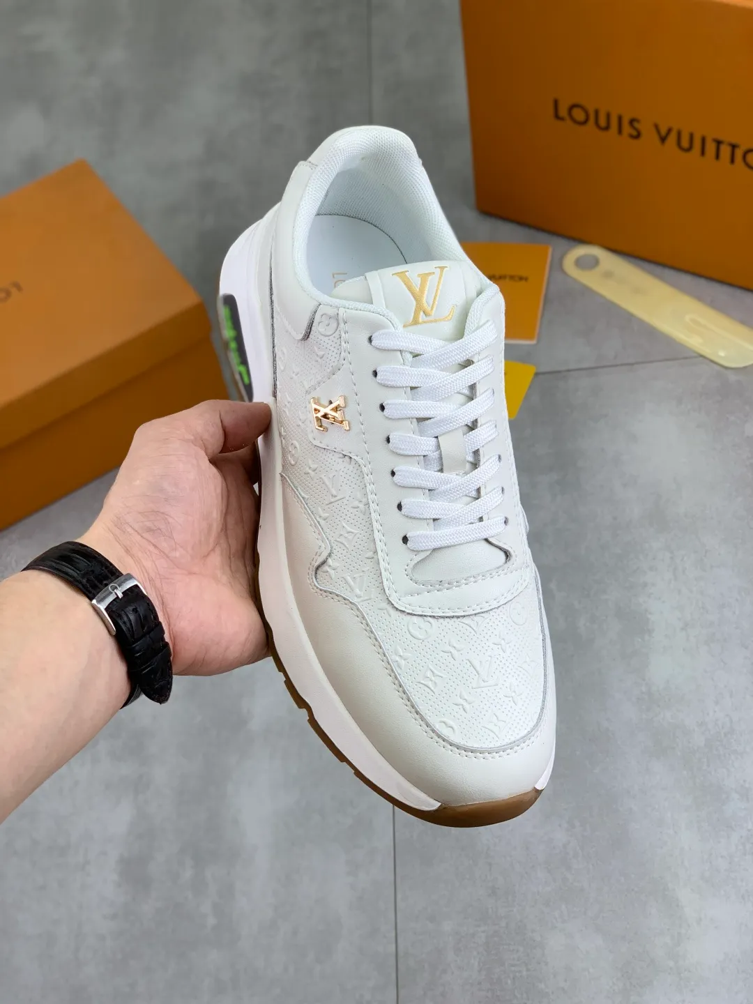 Men's Men's Shoes 💰P440💰【New Style】Yangli🆘 💭💭New model launched【LOUlS VUlTTON】Louis Vuitton's new low-top men's shoes, high quality, support inspection! This style comes from Italy with a variety of styles, very energetic and creative, giving people a comfortable and atmospheric visual impact❗Synchronization, the upper is made of silk calfskin with original LV, imported soft sheepskin lining🐑Purely hand-stitched; LV original rubber outsole 2️⃣color options available Size: 38~44